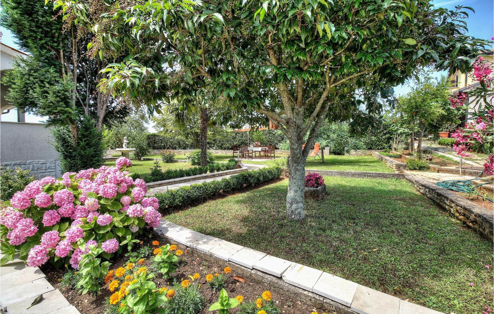 Amazing Apartment In Porec With Wifi Luaran gambar