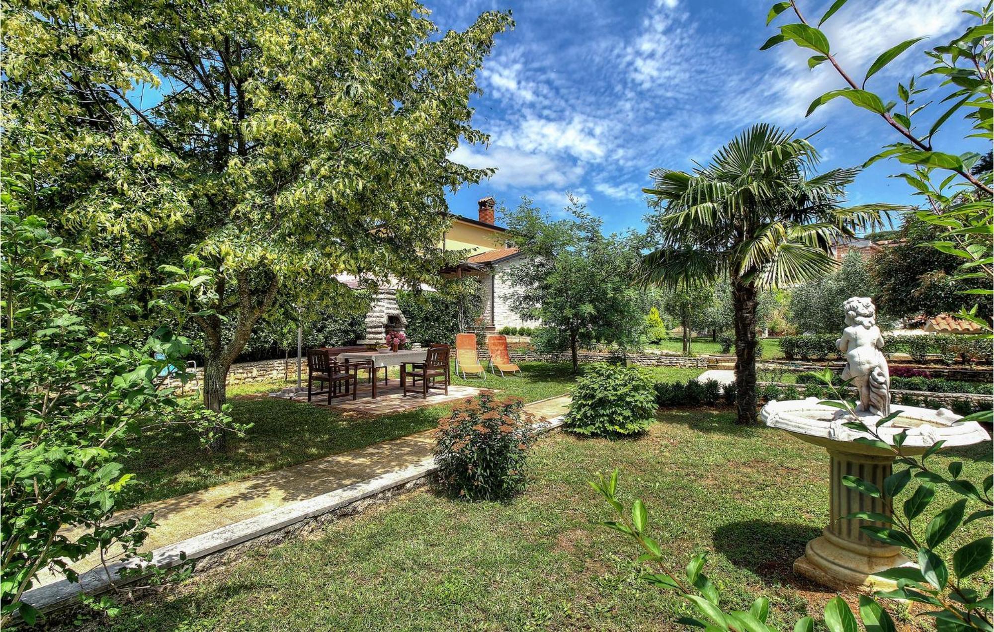 Amazing Apartment In Porec With Wifi Luaran gambar